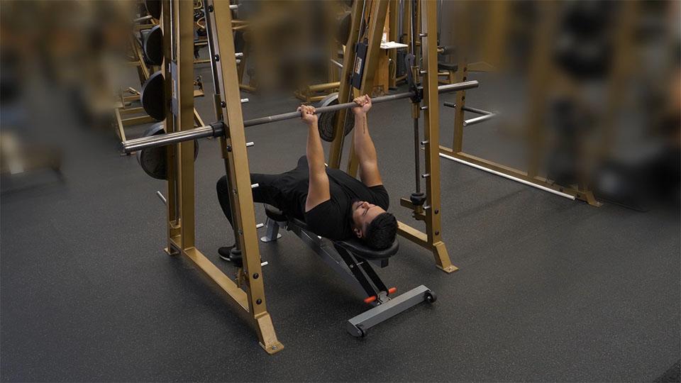 Smith Machine Bench Press (Reverse Grip) Demonstration
