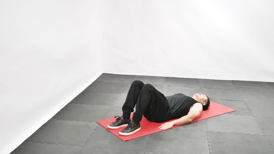 Knee to Chest to Leg Raisebanner