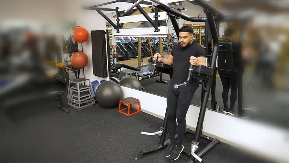 Roman Chair Rotational Knee Raise view 1