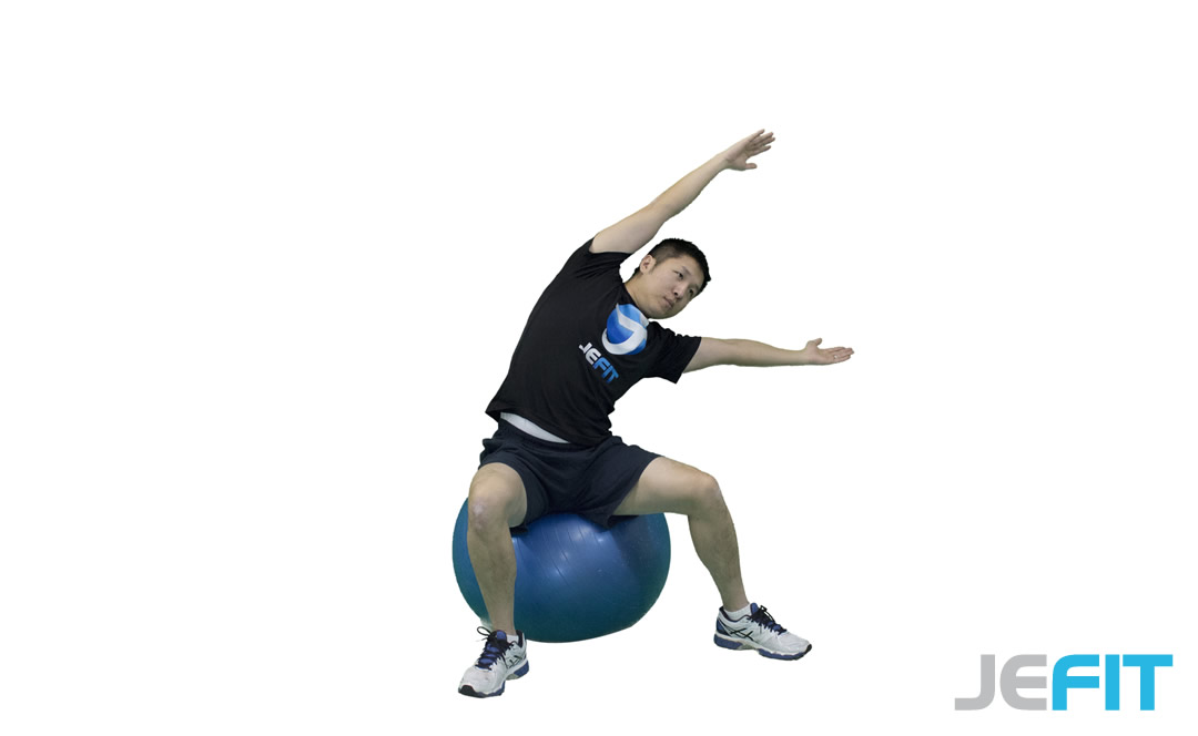Aanvulling Het hotel Verdeelstuk Stability Ball Half Moon Stretch | A Stretching Exercise