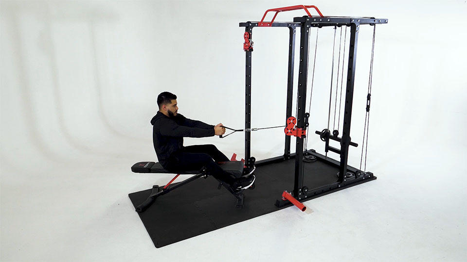 Machine Lat Pulldown (Reverse Grip)