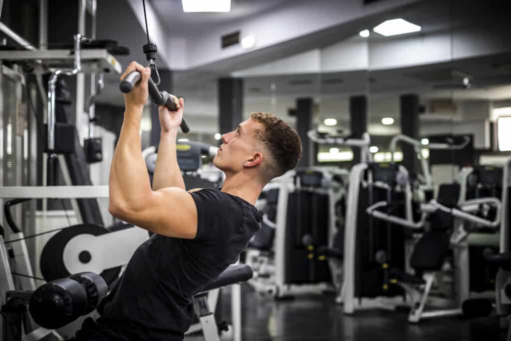 man doing lat pulldown