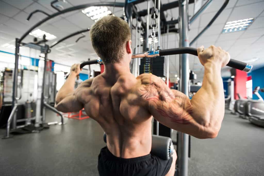 man doing lat pulldown at the gym