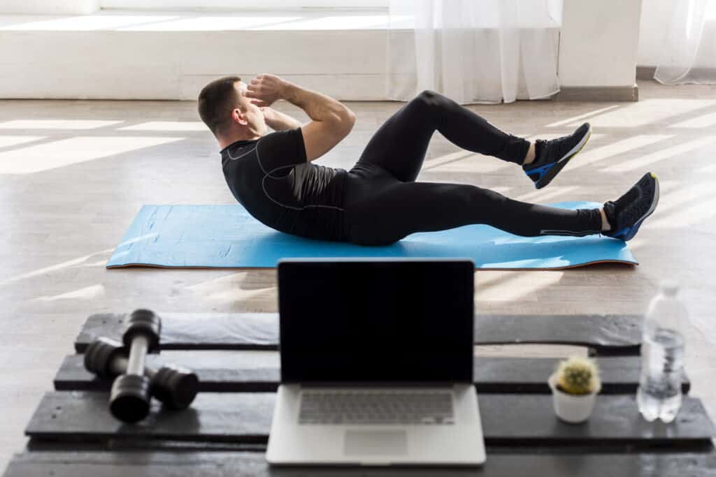 man doing ab workout on yoga mat
